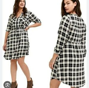Torrid Plaid Black and White Women's Dress With Sleeves Zippered Size 1